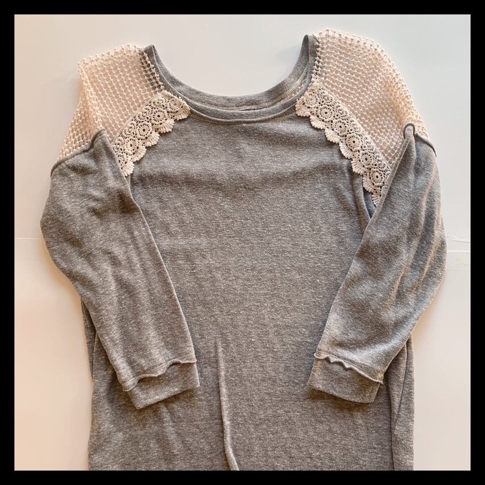 Cute grey Daytrip 3/4 top